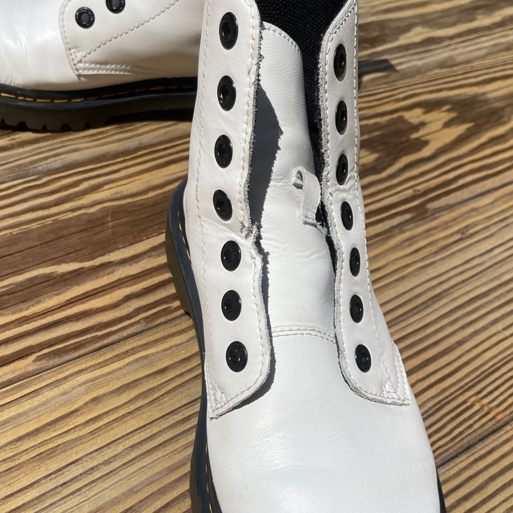 White Lace Up Dr. Martens Boots - Women’s Size 8 - Picture 9 of 9